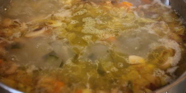 вкуснейший рассольник с шампиньонами на говяжьем бульоне