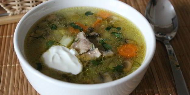 вкуснейший рассольник с шампиньонами на говяжьем бульоне