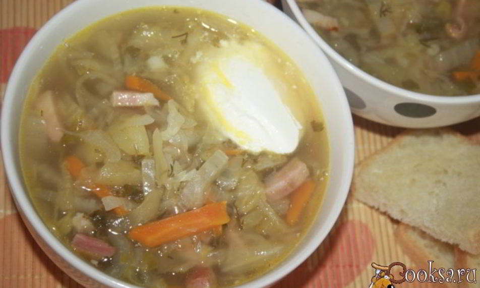 Рецепт ароматных щей с варено-копченой грудинкой и кислым яблоком