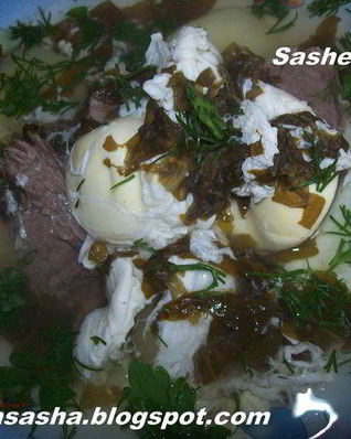 Диетические щавелевые щи с яйцами пашот