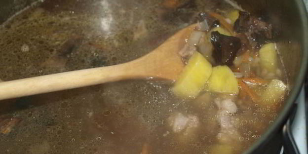 кислые щи с сухими грибами