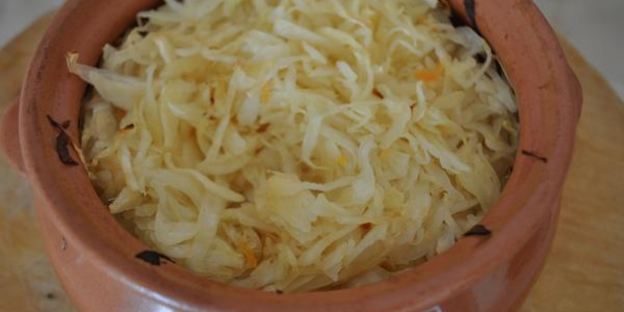 кислые щи с утиными потрошками и черносливом