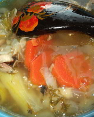 Острые щи с рыбными консервами