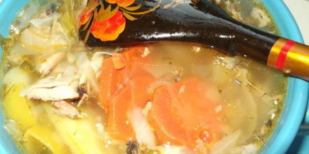 острые щи с рыбными консервами