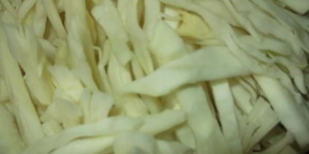 острые щи с рыбными консервами