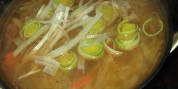 острые щи с рыбными консервами