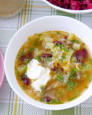 Постные щи с фасолью, консервированной и капустой