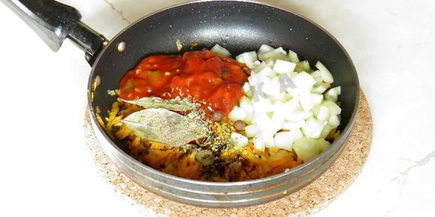 постные щи с фасолью, консервированной и капустой