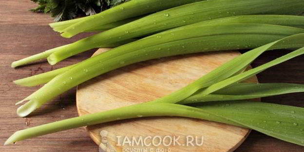 постные зеленые щи с крапивой и китайским чесноком