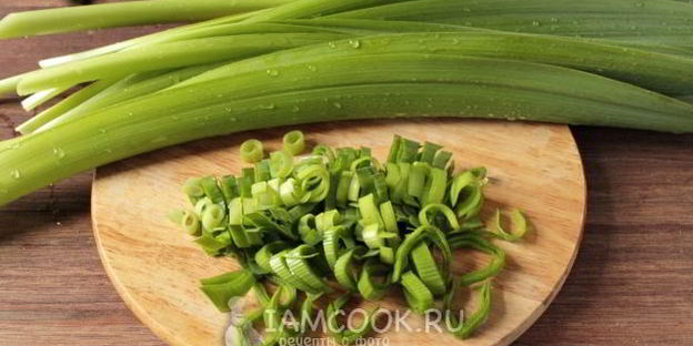 постные зеленые щи с крапивой и китайским чесноком