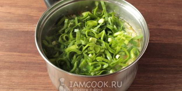 постные зеленые щи с крапивой и китайским чесноком