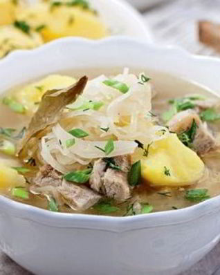 Щи из кислой капусты со свининой