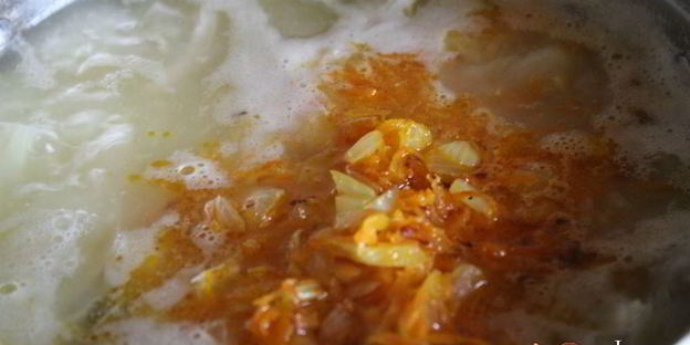 щи из свежей и квашеной капусты на курином бульоне