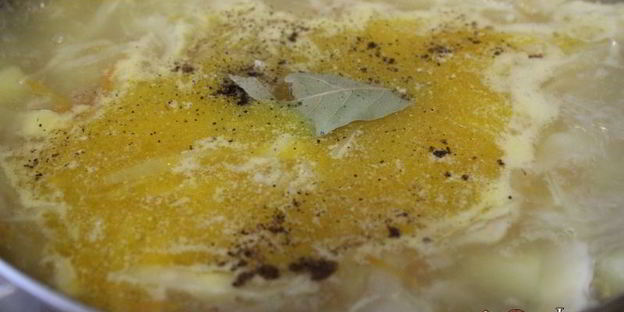 щи из свежей капусты с пшеничной крупой