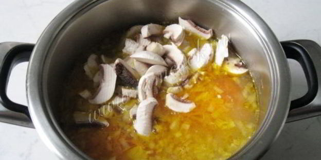 щи с квашеной капустой и грибами