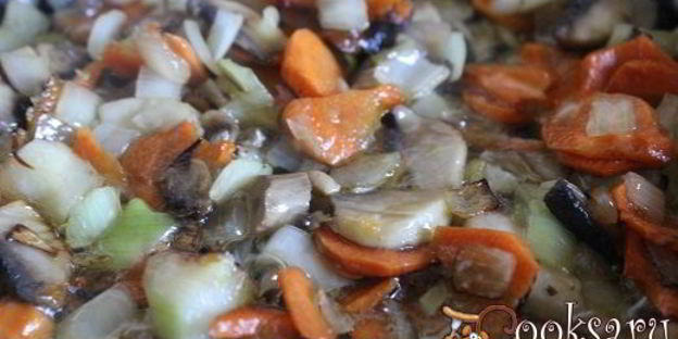 щи со шпинатом и шампиньонами