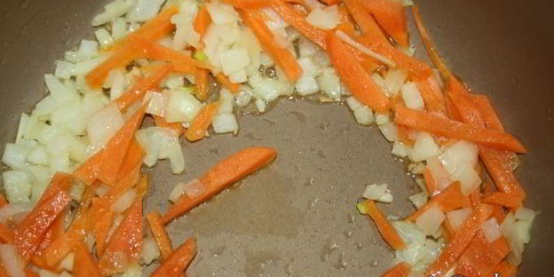 суточные щи со свининой и сушеными грибами на квашеной капусте