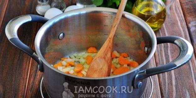 зеленые щи со щавелем и яйцом