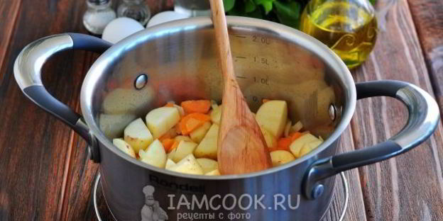 зеленые щи со щавелем и яйцом