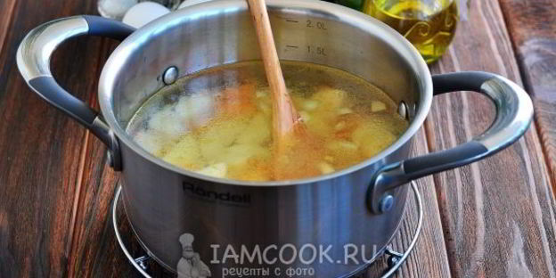 зеленые щи со щавелем и яйцом