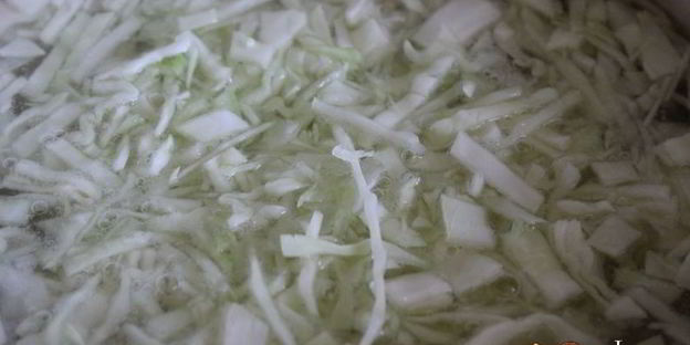 зеленые весенние щи с фрикадельками