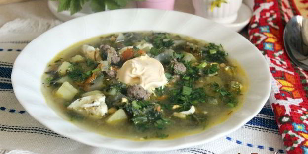 зеленые весенние щи с фрикадельками