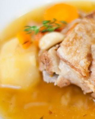 Легкая шурпа из баранины с тимьяном