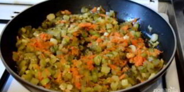 рыбная солянка с крабовыми палочками