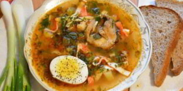 рыбная солянка с крабовыми палочками