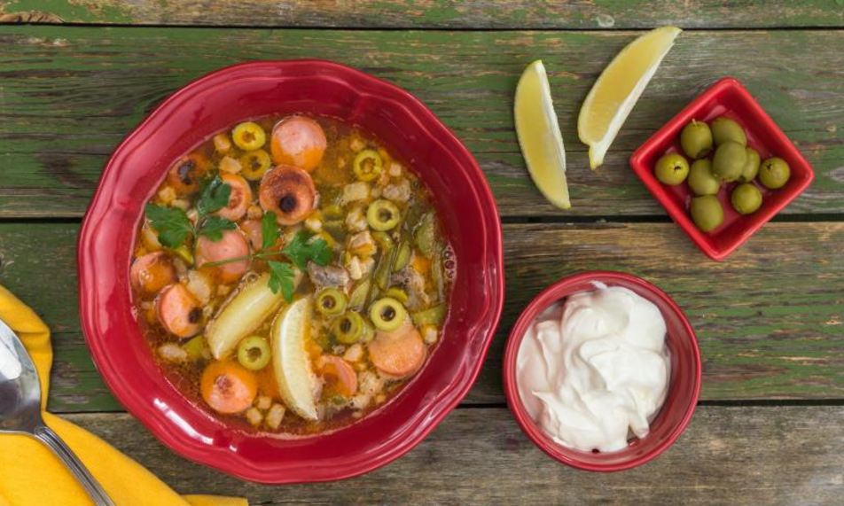 Рецепт сборной солянки с грудинкой, курицей и сосисками