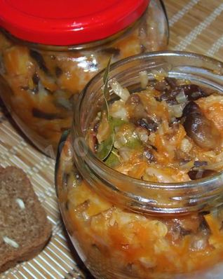 Солянка из капусты с грибами на зиму