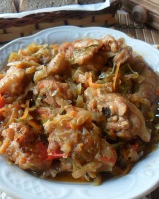 Солянка из капусты с мясом свинины