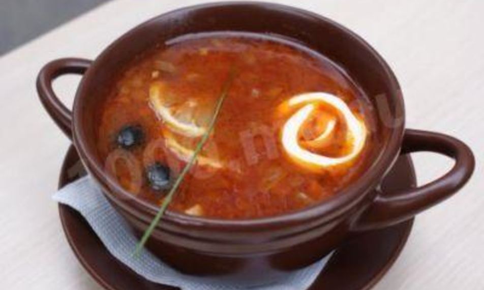 Рецепт солянки классической с мясным набором и маслинами и огурцами