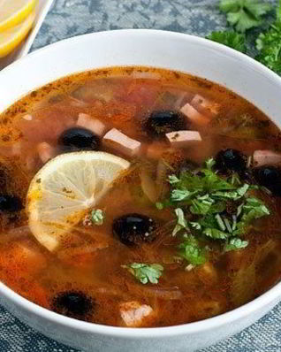 Солянка по-домашнему с колбасой