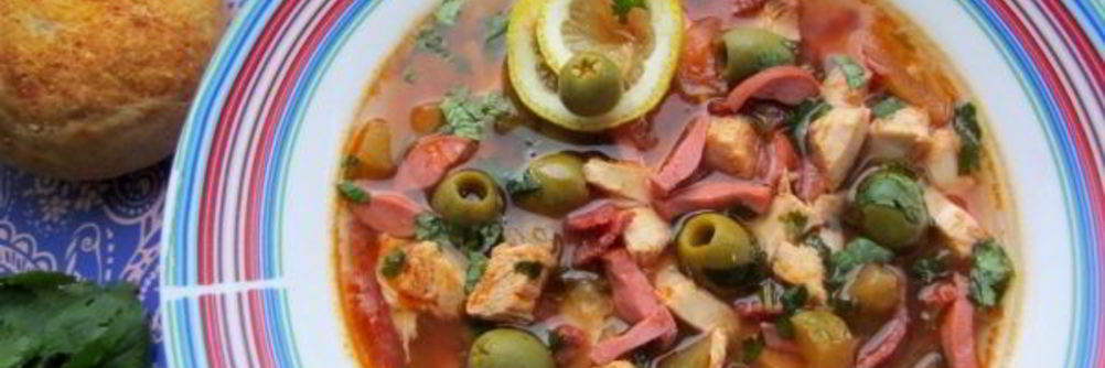 Солянка с колбасой и курицей