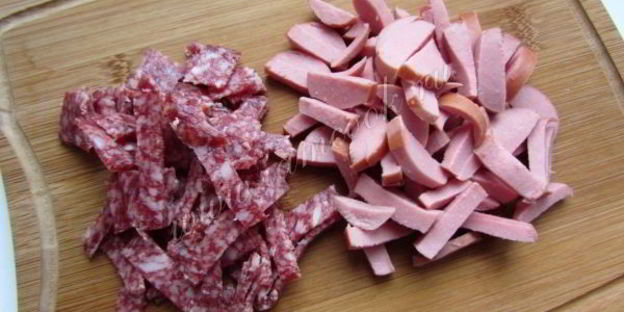 солянка с колбасой и курицей