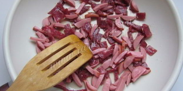 солянка с колбасой и курицей