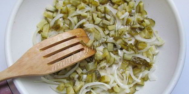 солянка с колбасой и курицей