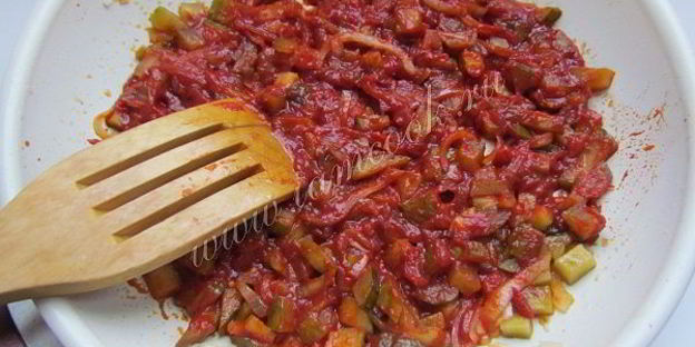 солянка с колбасой и курицей