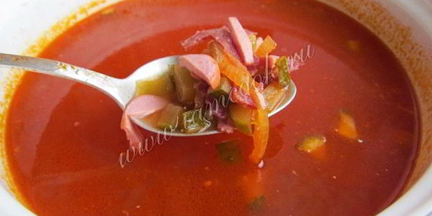 солянка с колбасой и курицей