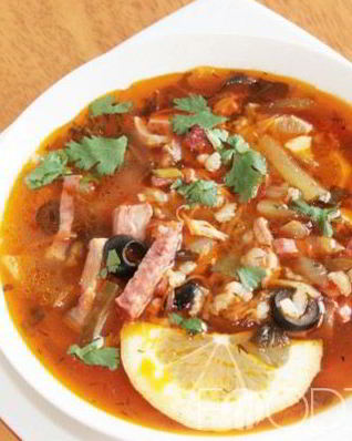 Солянка с колбасой