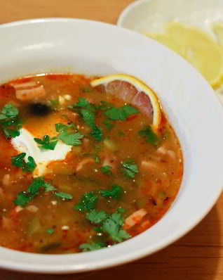 Солянка с копченостями