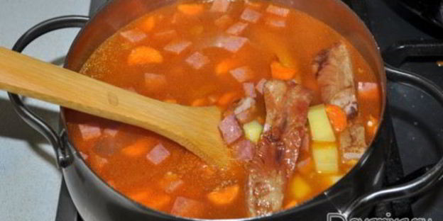 солянка с копчеными ребрами