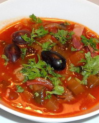 Солянка с курицей в мультиварке