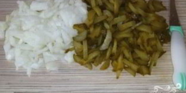 солянка с мясом и колбасой