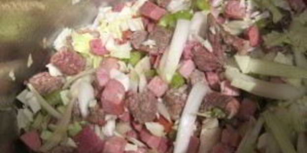 солянка с оливками и колбасой