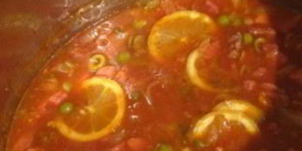 солянка с оливками и колбасой