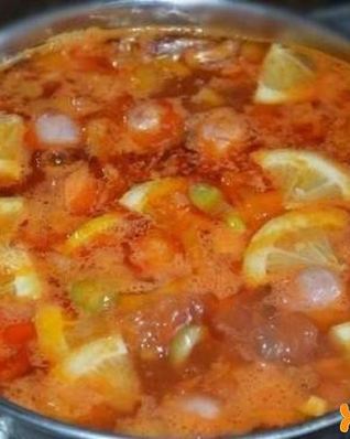 Суп солянка с сосисками