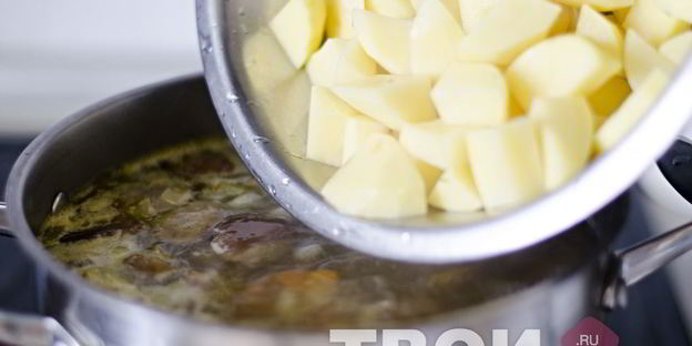 суп из белых грибов с фрикадельками