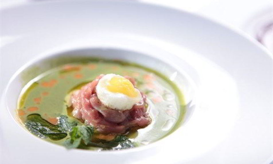 Рецепт супа из шпината с тартаром из молодого теленка